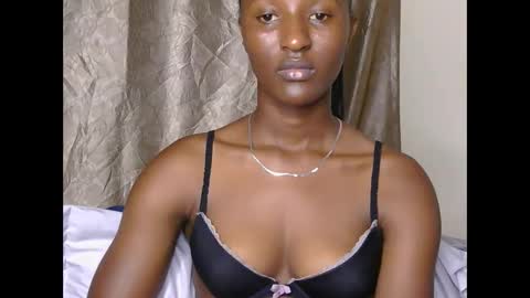 Snapshot of cee_queen chatting on June 2026 02:53:01 AM cee_queen online show from June 2026 02:53:01 AM
