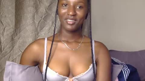 Snapshot of cee_queen chatting on June 2026 02:32:01 PM cee_queen online show from June 2026 02:32:01 PM