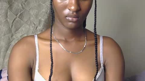 Snapshot of cee_queen chatting on June 2026 01:15:01 AM cee_queen online show from June 2026 01:15:01 AM