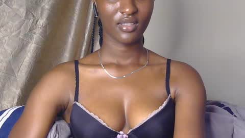 Snapshot of cee_queen chatting on June 2026 05:56:02 AM cee_queen online show from June 2026 05:56:02 AM