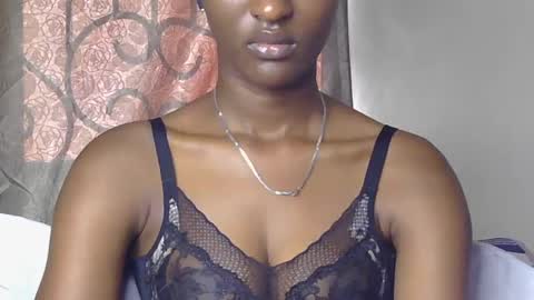 Snapshot of cee_queen chatting on June 2026 06:07:01 AM cee_queen online show from June 2026 06:07:01 AM