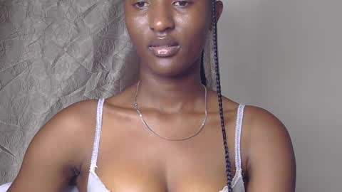 Snapshot of cee_queen chatting on June 2026 07:07:02 PM cee_queen online show from June 2026 07:07:02 PM