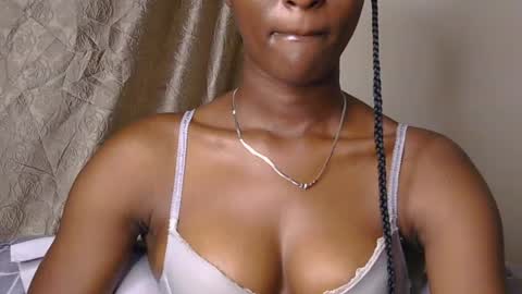 Snapshot of cee_queen chatting on June 2026 05:14:01 AM cee_queen online show from June 2026 05:14:01 AM