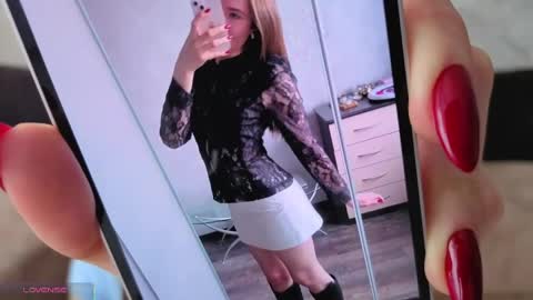 Josie Manesi online show from April 2026 06:14:01 AM