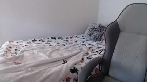 Celine Costas online show from November 2025 05:07:01 PM