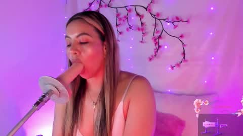 Hello guys my name is Sofi and Lizzie and  Vanessa online show from October 2025 03:31:02 AM