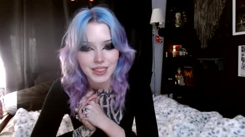 Averi online show from December 2024 12:04:01 AM
