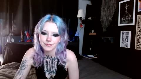 Averi online show from January 2025 10:33:02 PM