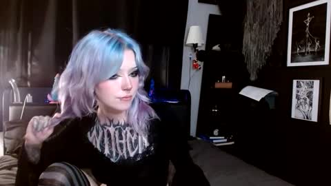 Averi online show from January 2025 11:17:01 PM