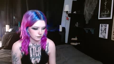 Averi online show from January 2025 12:52:02 AM