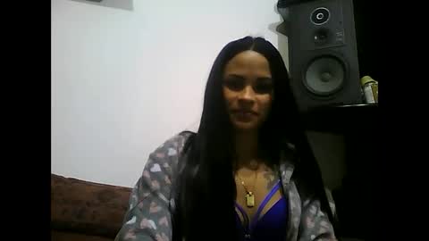 Snapshot of chanelchicasexy chatting on February 2025 08:25:01 PM Laura online show from February 2025 08:25:01 PM