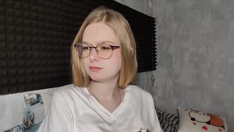 Lia online show from March 2026 06:47:01 AM