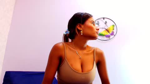 Raquel  online show from September 2025 12:08:02 PM