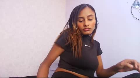 Raquel  online show from October 2025 12:02:02 PM