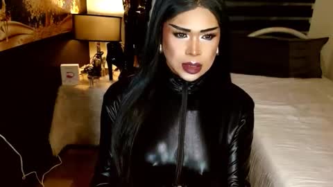 charismatic_apple online show from February 2026 06:48:01 PM