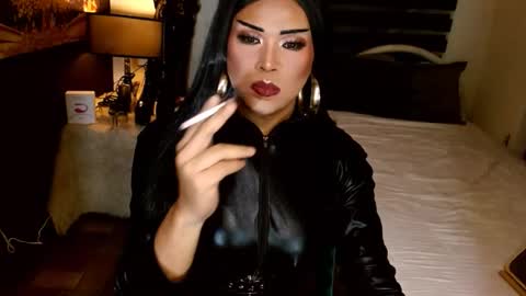 charismatic_apple online show from February 2026 06:37:02 PM