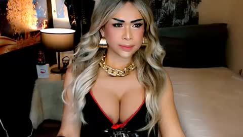 charismatic_apple online show from March 2026 03:26:01 PM