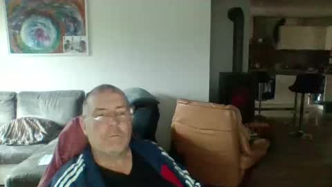 Snapshot of charles6064 chatting on December 2024 09:54:02 AM charles6064 online show from December 2024 09:54:02 AM