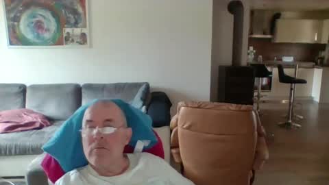 charles6064 online show from June 2026 07:46:01 AM