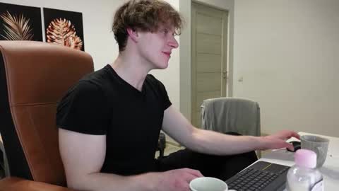 Snapshot of charles_dreams chatting on March 2026 11:43:01 PM CHARLES DREAMS online show from March 2026 11:43:01 PM