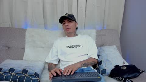 charlie_foxie online show from April 2026 06:53:01 PM