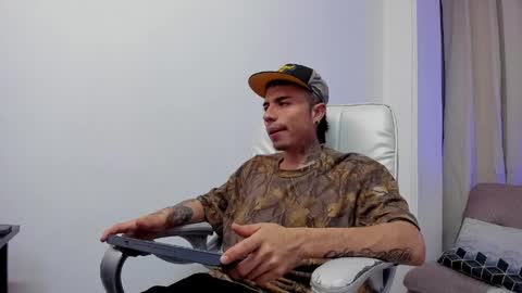 charlie_foxie online show from April 2026 03:00:02 AM