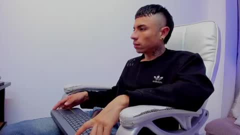 charlie_foxie online show from April 2026 02:18:01 AM