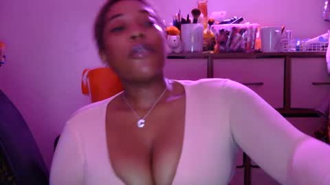 charliecakesssss online show from January 2025 01:58:01 PM