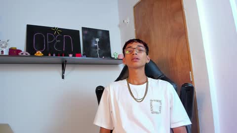 Snapshot of charlieerusso chatting on January 2025 12:05:02 AM Charles Russo online show from January 2025 12:05:02 AM