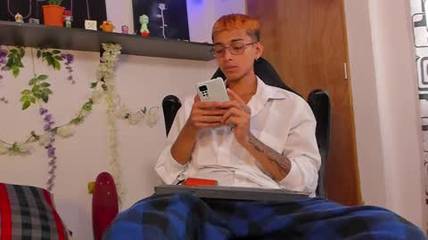 Snapshot of charlieerusso chatting on January 2025 03:32:02 PM Charles Russo online show from January 2025 03:32:02 PM