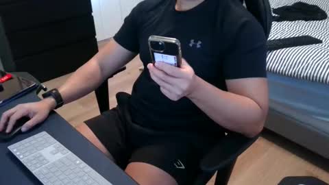 charliekkw online show from November 2025 08:30:02 PM