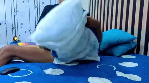 charlies_fox online show from April 2026 07:11:02 PM