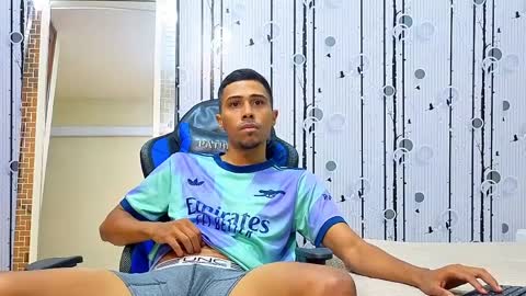 charlies_fox online show from April 2026 04:15:02 PM