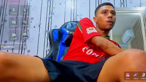 charlies_fox online show from April 2026 07:03:01 PM