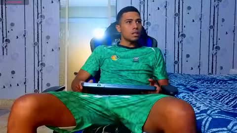 charlies_fox online show from April 2026 07:06:01 PM