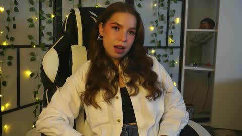 Dannie online show from October 2025 05:32:02 PM