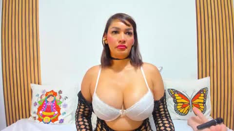 Snapshot of charlize_aniston2 chatting on October 2025 01:47:01 AM Charlize online show from October 2025 01:47:01 AM