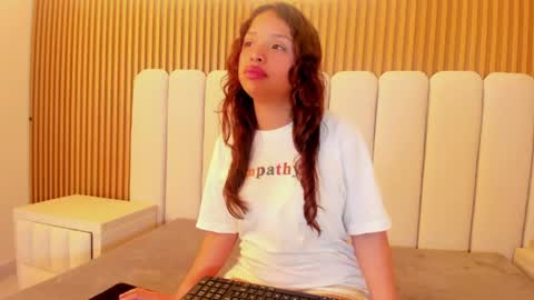 Snapshot of charlotaura chatting on May 2026 12:45:01 PM charlotaura online show from May 2026 12:45:01 PM