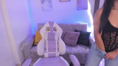    online show from October 2025 04:02:01 PM