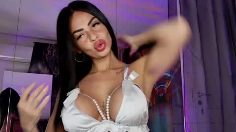 Snapshot of charlott3_1 chatting on April 2026 01:25:01 AM CHARLOTTE online show from April 2026 01:25:01 AM