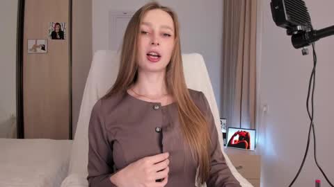 CharlottaWells online show from November 2025 08:36:01 AM