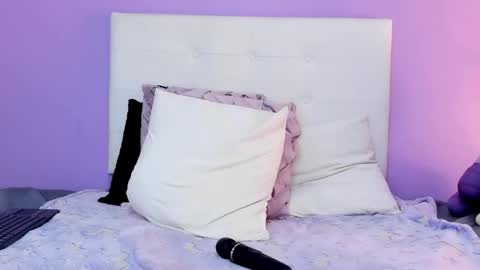 Snapshot of charlotte1117 chatting on September 2025 03:27:02 PM Char 3 online show from September 2025 03:27:02 PM