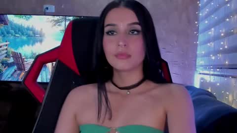 Snapshot of charlotte_greys chatting on February 2025 03:35:01 AM Charlotte online show from February 2025 03:35:01 AM