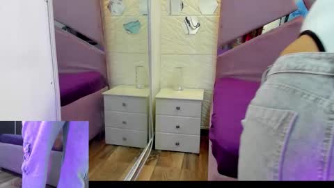 Charlotte Icee online show from September 2025 03:50:01 PM