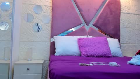 Charlotte Icee online show from October 2025 07:00:01 PM