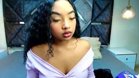 charlotte_walker1 online show from September 2025 02:32:01 PM