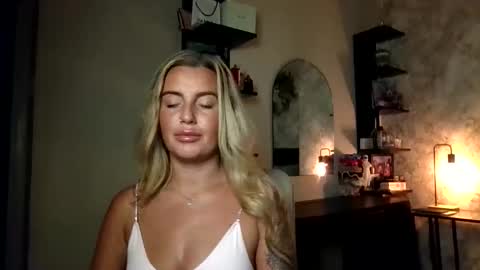 Snapshot of charlottemilfukx chatting on May 2026 11:11:01 PM Charlotte online show from May 2026 11:11:01 PM