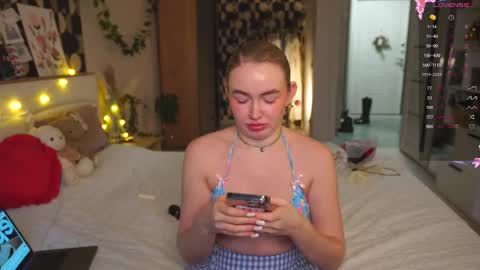 my fansly Charming daisy              My Wishlist  for new toys     online show from November 2025 08:50:02 AM