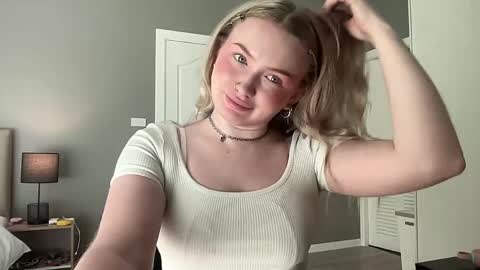 my fansly Charming daisy              My Wishlist  for new toys     online show from April 2026 02:22:02 AM