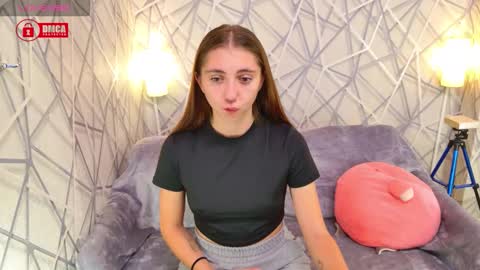 Snapshot of charming_lia chatting on September 2025 06:02:02 PM CharmingLIA online show from September 2025 06:02:02 PM